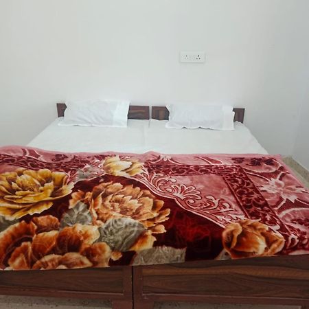 Shree Krishna Garden Hotel Jhusi Kültér fotó