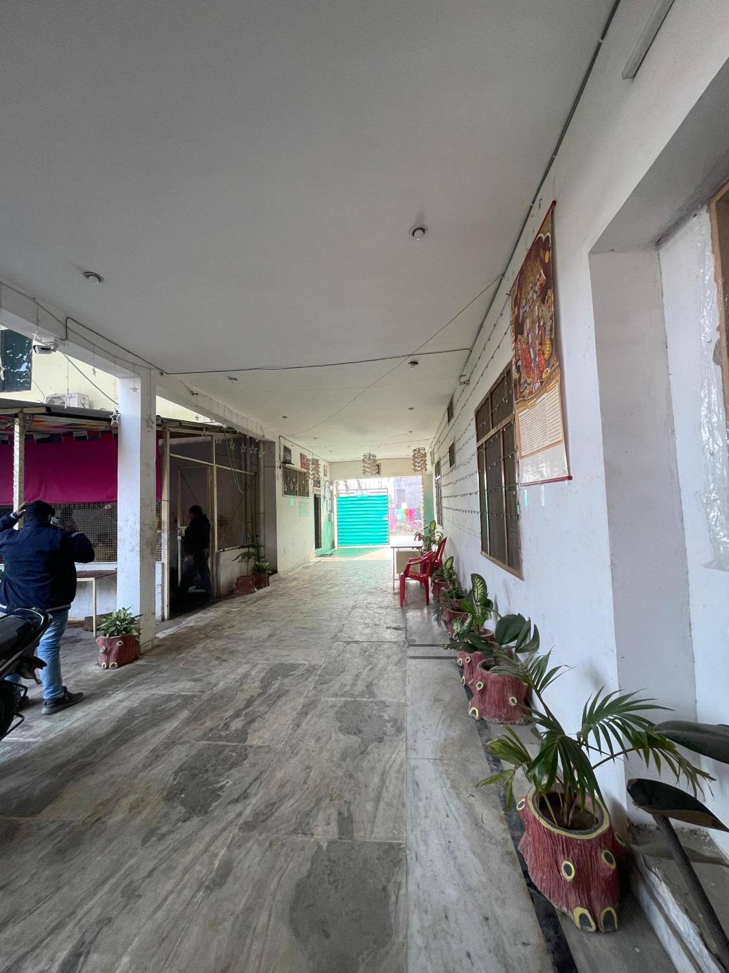 Shree Krishna Garden Hotel Jhusi Kültér fotó