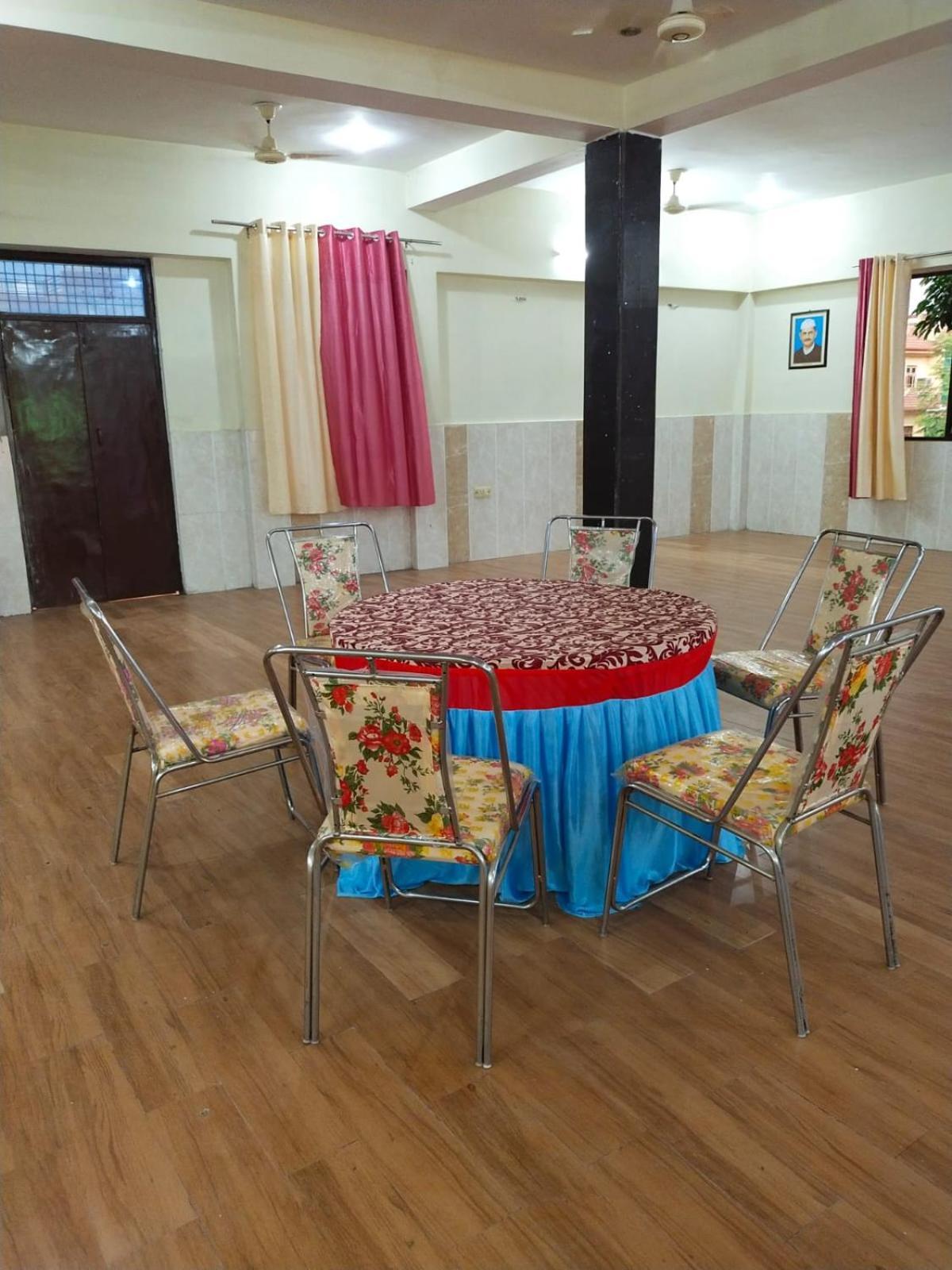 Shree Krishna Garden Hotel Jhusi Kültér fotó