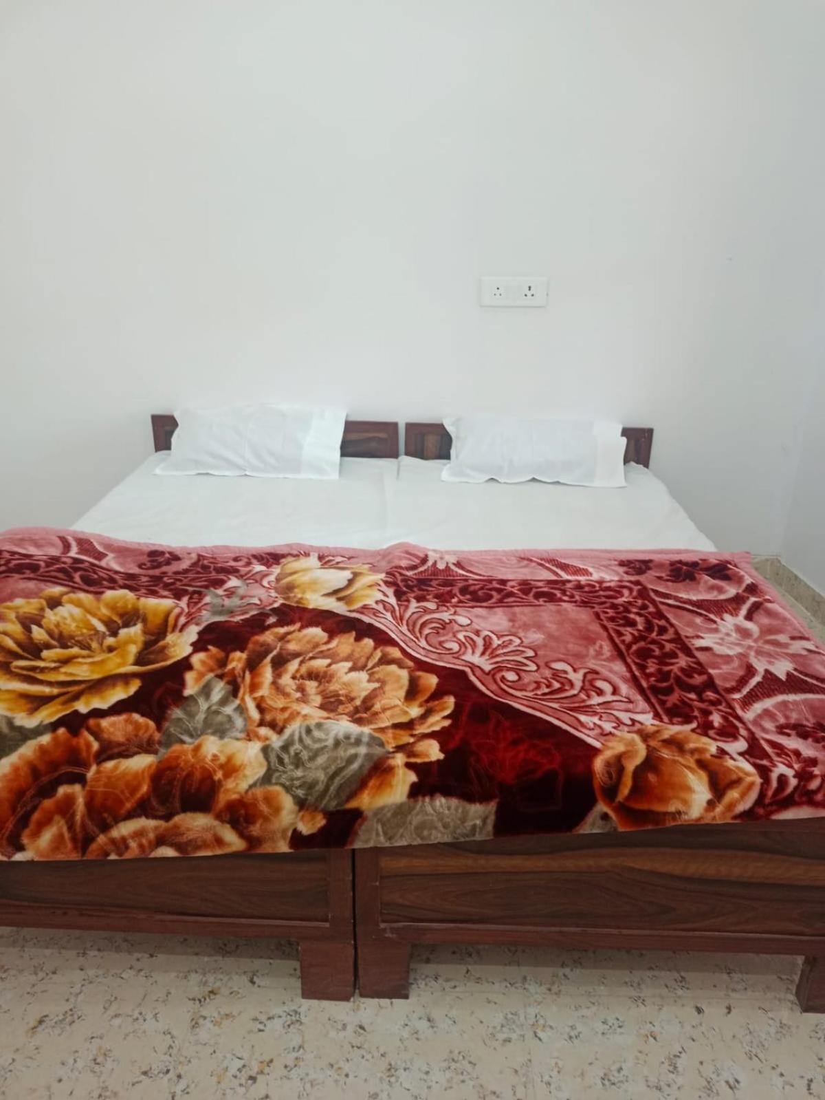 Shree Krishna Garden Hotel Jhusi Kültér fotó